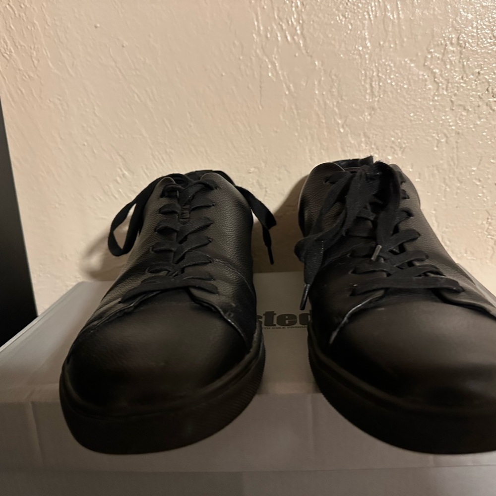 Unlisted black men shoes